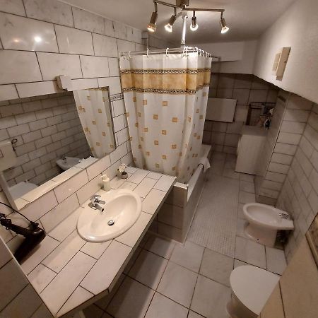 Basement Apartment Κολωνία Εξωτερικό φωτογραφία