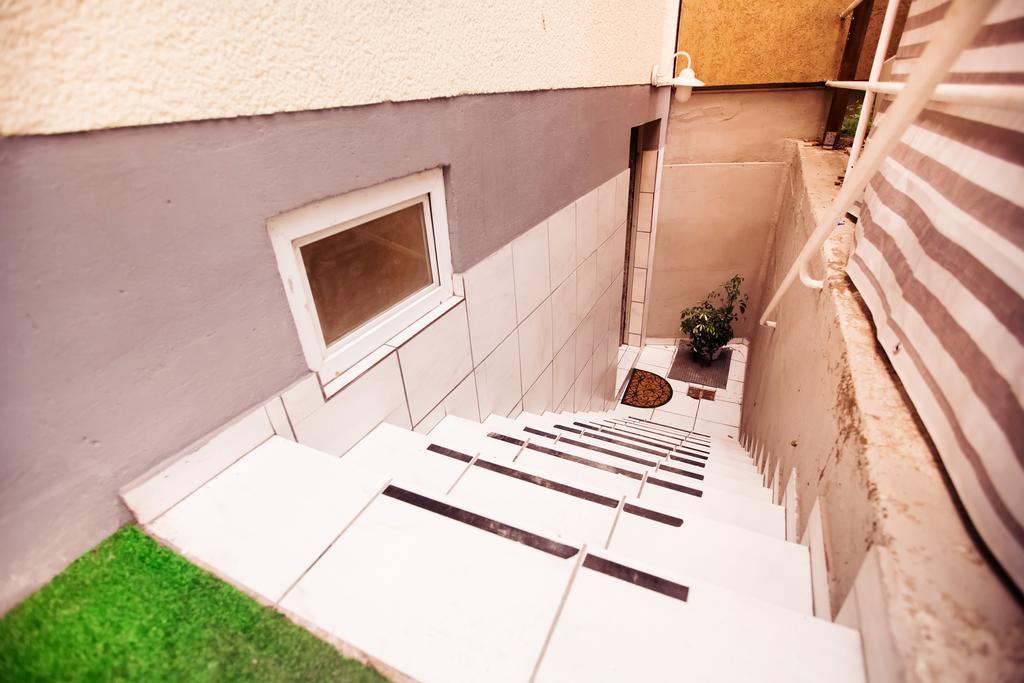 Basement Apartment Κολωνία Εξωτερικό φωτογραφία