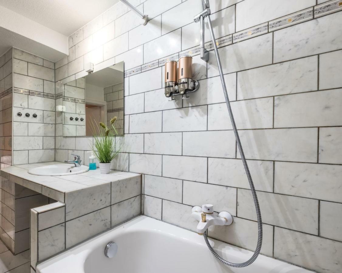 Basement Apartment Κολωνία Εξωτερικό φωτογραφία